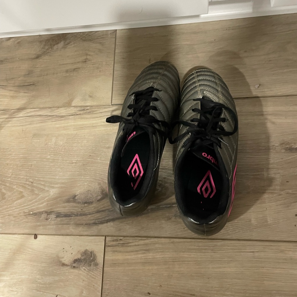 Umbro women’s soccer cleats. Size 9.